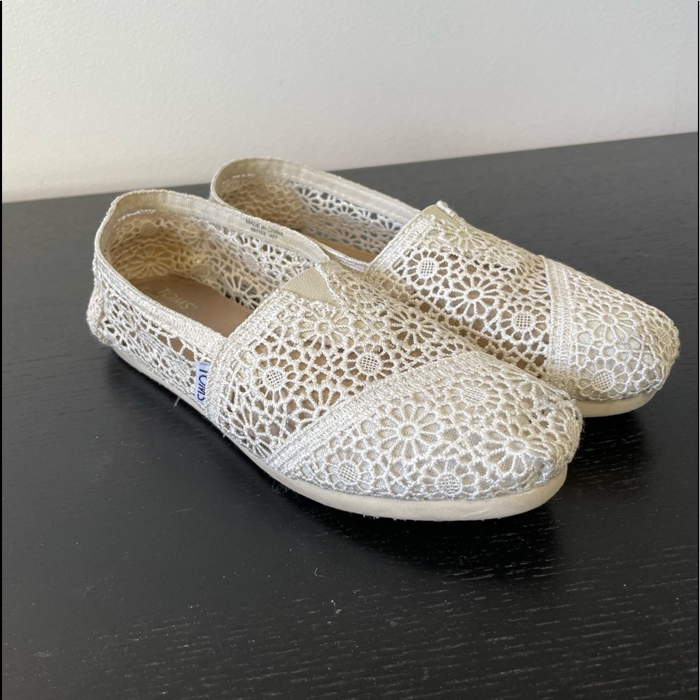 TOMS size 7